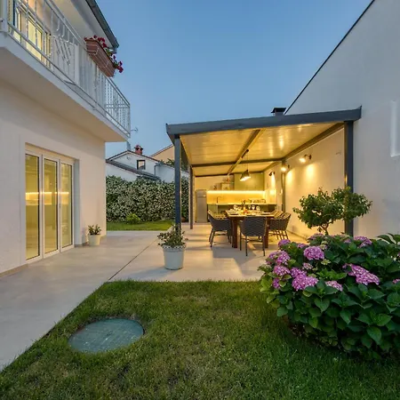 A Touch Of Luxury And Comfort - Villa Irena-2